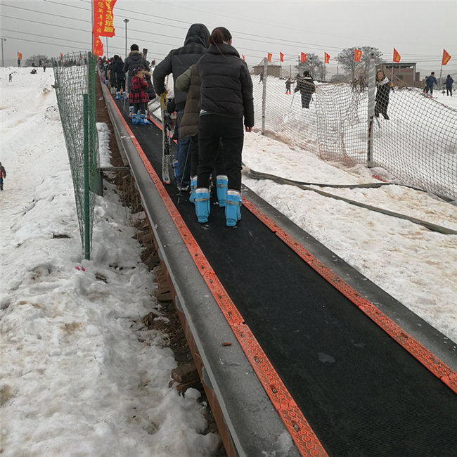 景區(qū)滑雪魔毯參數(shù)介紹 滑雪場輸送設(shè)備滑雪魔毯廠家